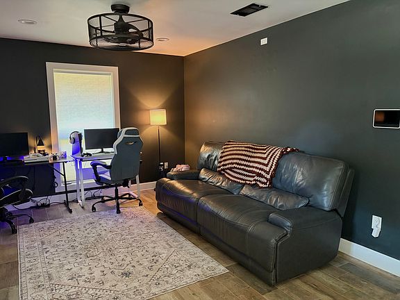 4th image of 406 Shady Ln