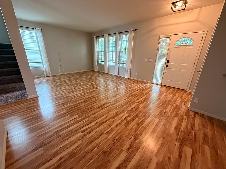 908 Mineral Dr — Photo 7