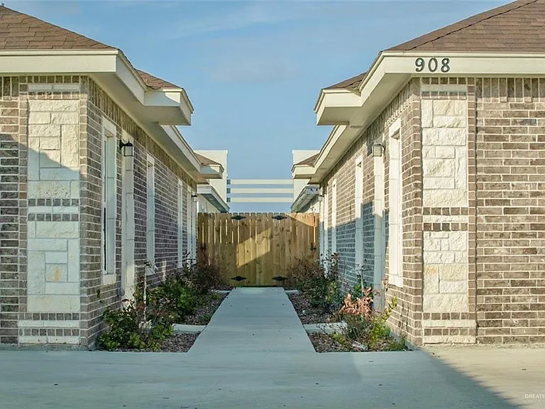 908 W Kohala Ave #1 — Photo 2