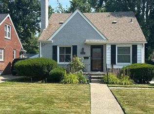 20871 Country Club Dr, Harper Woods, MI 48225