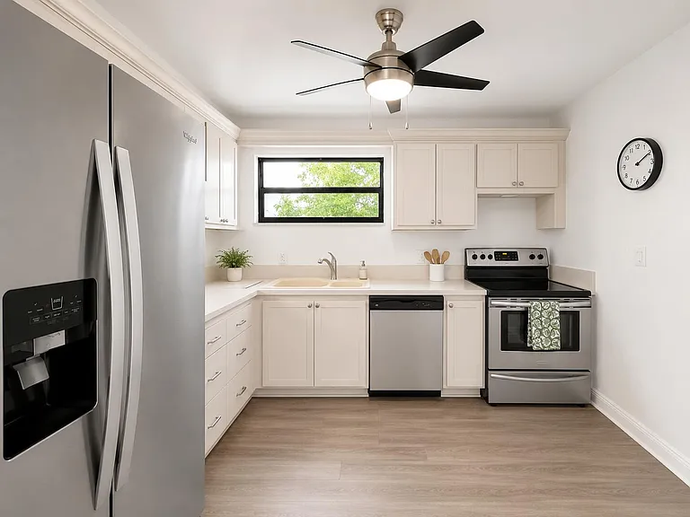 4800 Bayview Dr #306 — Photo 5