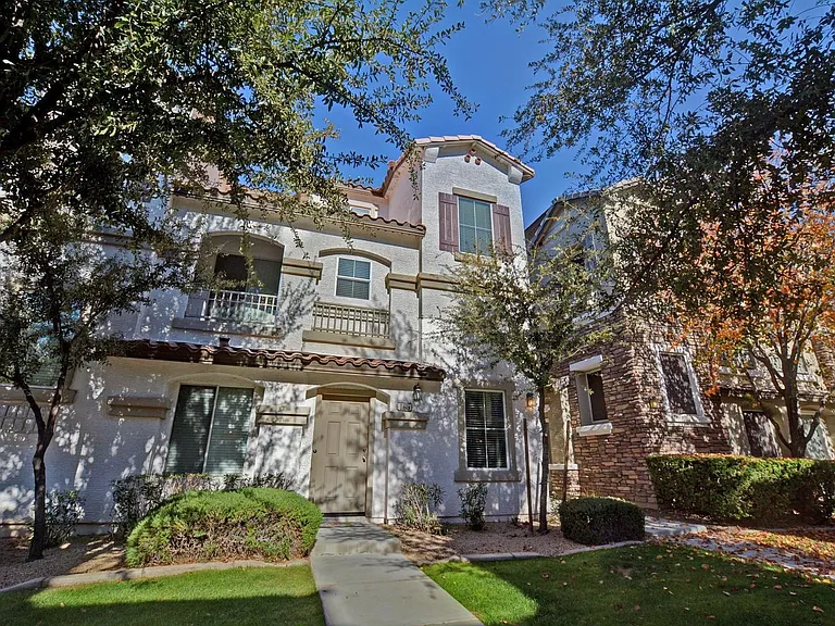 165 W Laurel Ct — Photo 1
