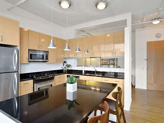 5th image of 290 Market St Unit 613