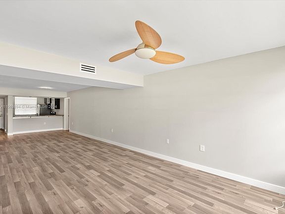 4th image of 1709 Whitehall Dr APT 102