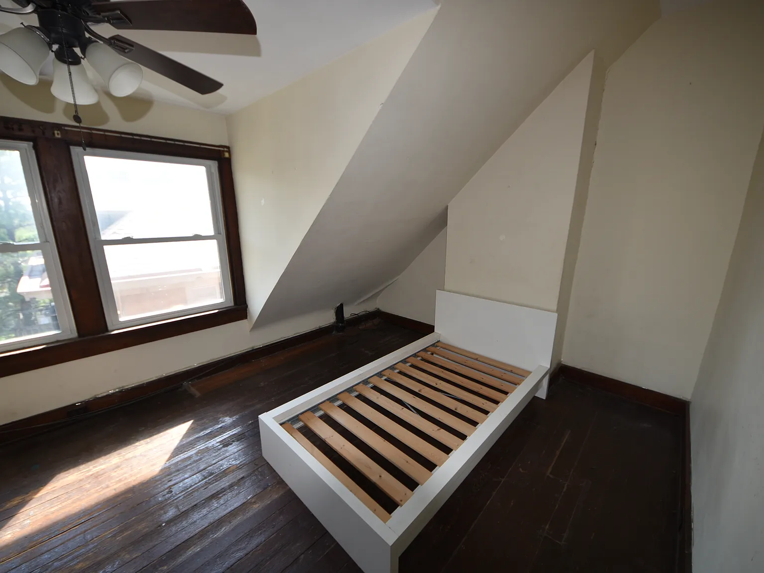 1 bed, 250 sqft, $350 — Photo 3