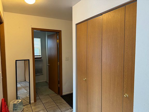 5th image of 715 Skyla Ct #B