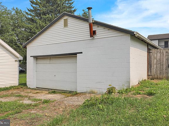4th image of 124 Orange St