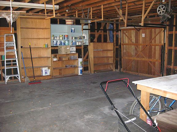 4th image of 1522 Stanford Dr NE