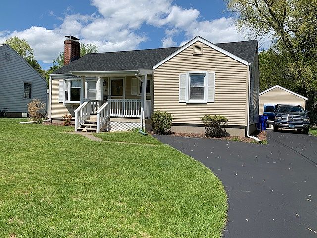 Front view- Very manageable yard, paved driveway & sidewalk.