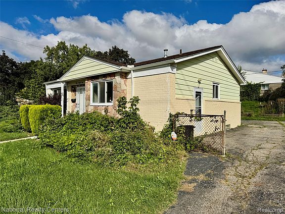 4th image of 185 Gage St