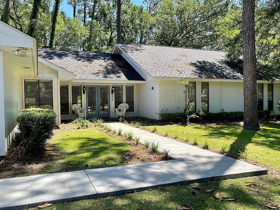 1st image of 556 Beau Chene Dr