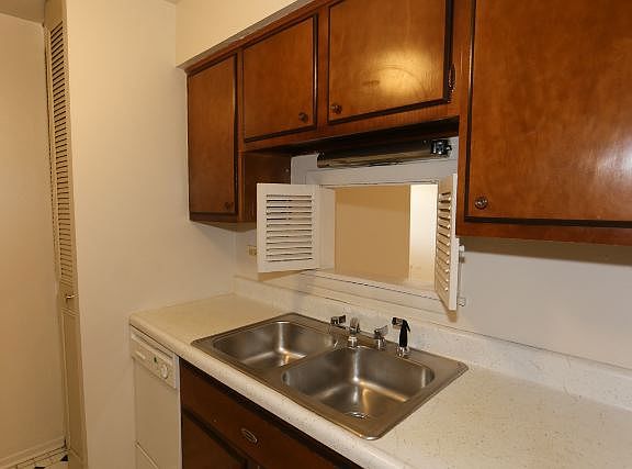 4th image of 660 W Wrightwood Ave APT 317