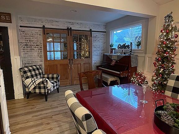 3rd image of 611 Haifa Ct