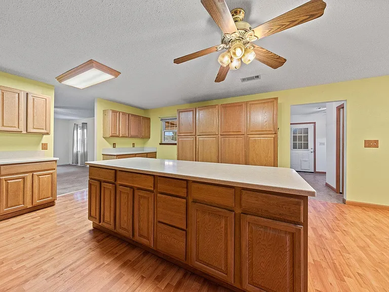122 Beach Dr — Photo 25