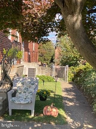 2nd image of 823 Stanwood St