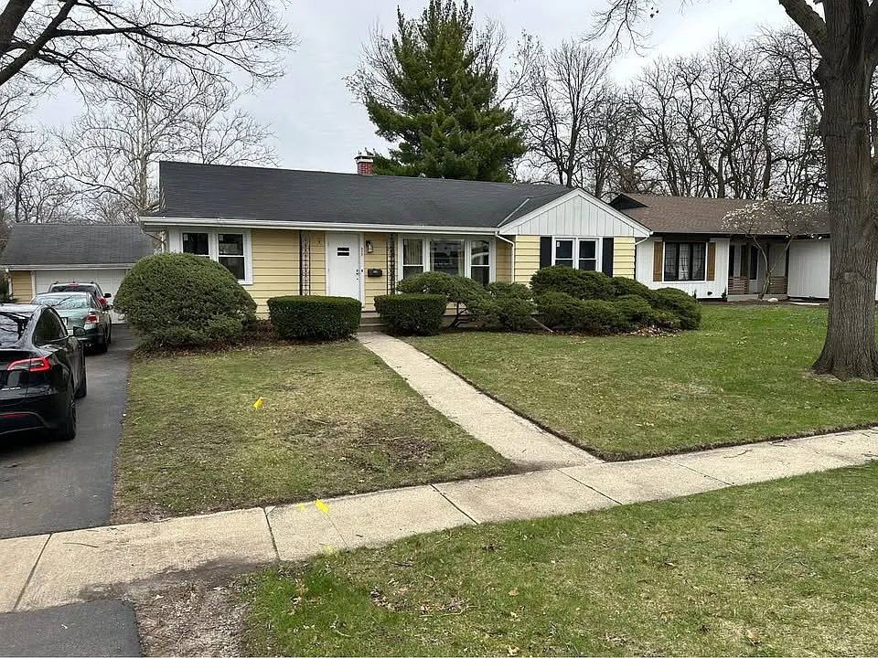 933 Crest St photo 1