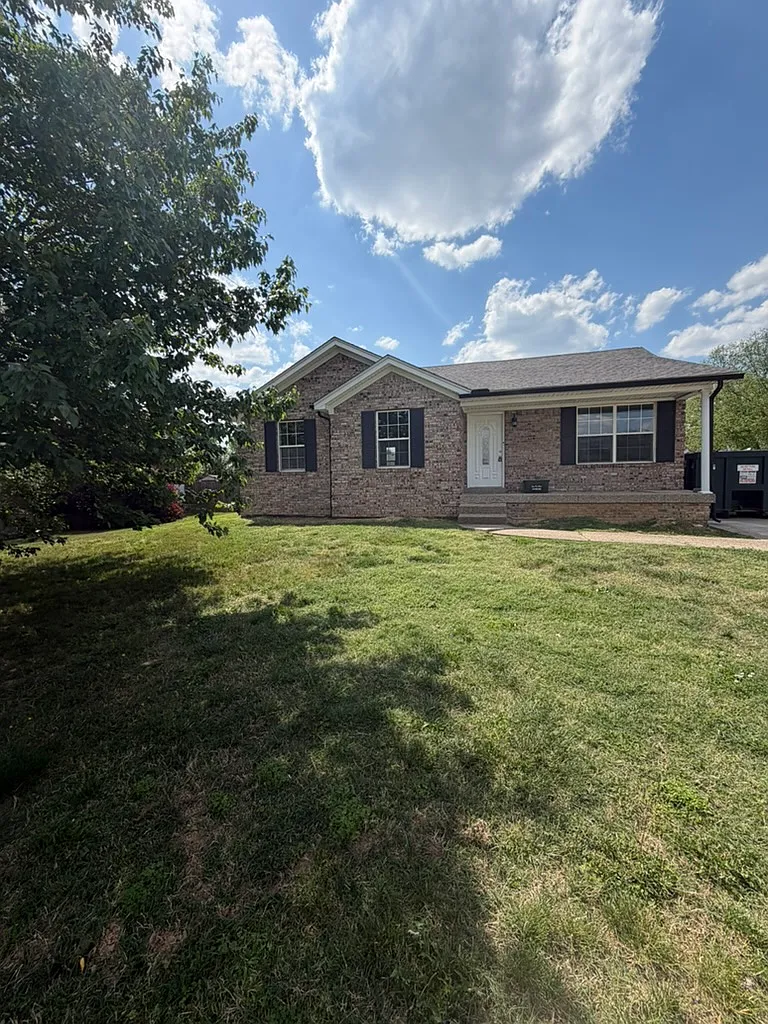 Building Photo - 147 Ivy Dr
