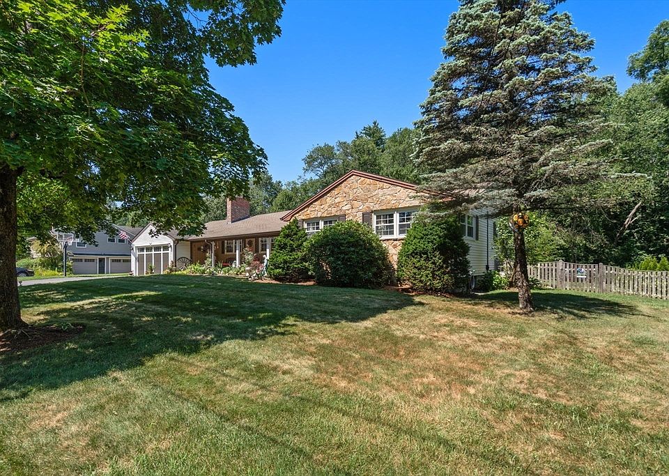 1st image of 16 Burbank Ln