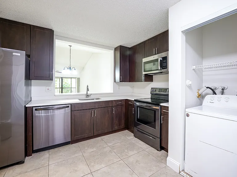 Oakwood Apartments — Photo 15