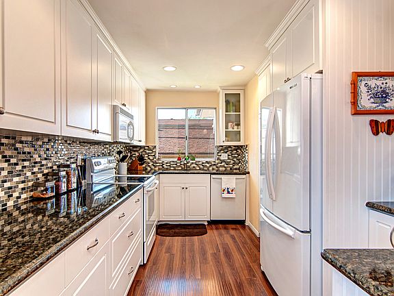 3rd image of 1029 Porteno Ct
