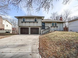 6729 NW Sioux Dr, Parkville, MO 64152