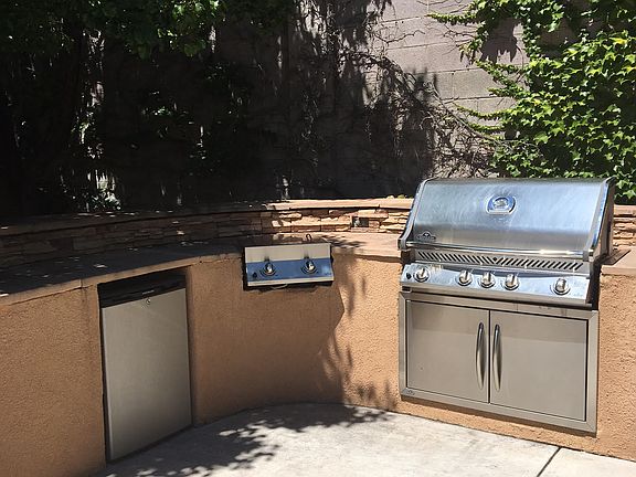 2nd image of 1505 Canyon Hills Dr NE