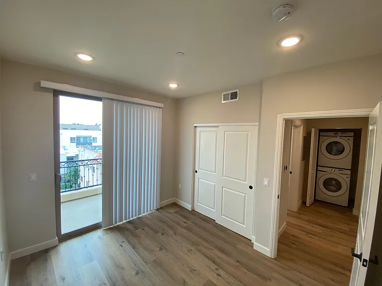 11168 Morrison St — Photo 40