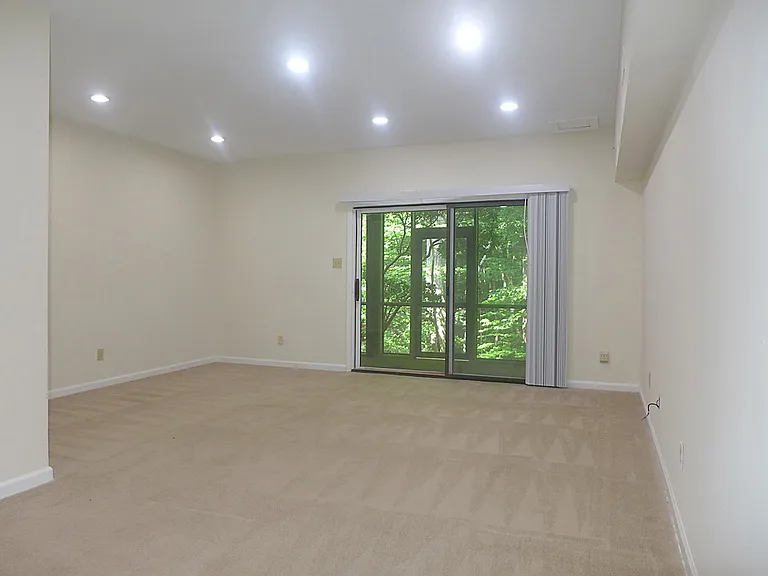 424 Fairoaks Cir — Photo 15