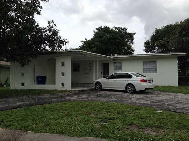 1st image of 450 SW 30th Ave