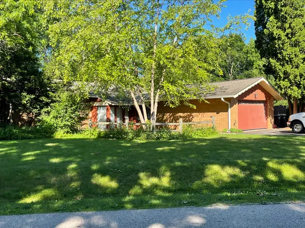 4615 Daisy Ln, Crystal Lake, IL 60012