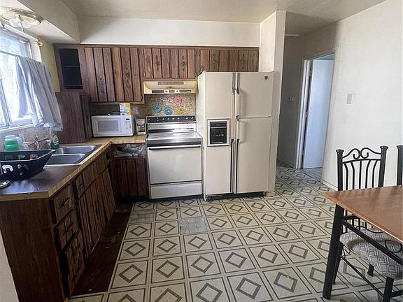 3rd image of 220 Becker Dr