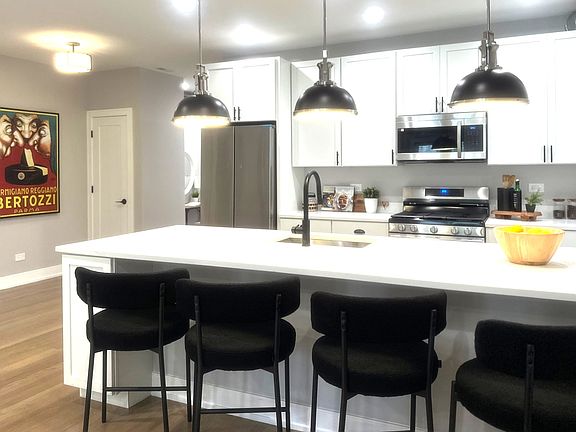 5th image of 2639 W Carmen Ave #2W