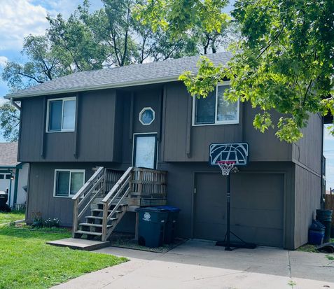 2818 S 11th St, Council Bluffs, IA 51501