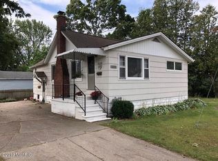 1223 W Larch Ave, Muskegon, MI 49441