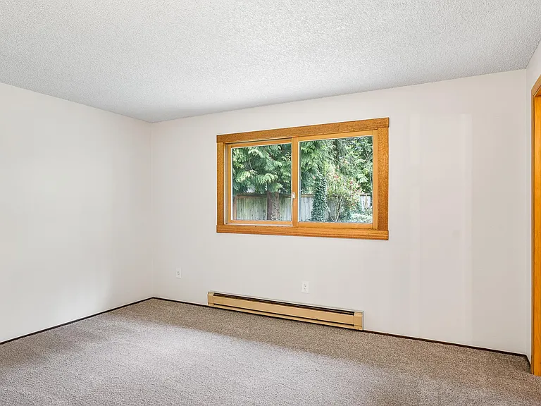 5012 NE 1st Ct — Photo 13