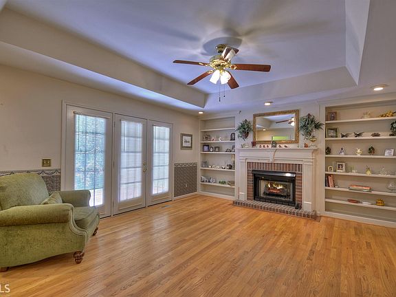 4th image of 275 Vista Dr