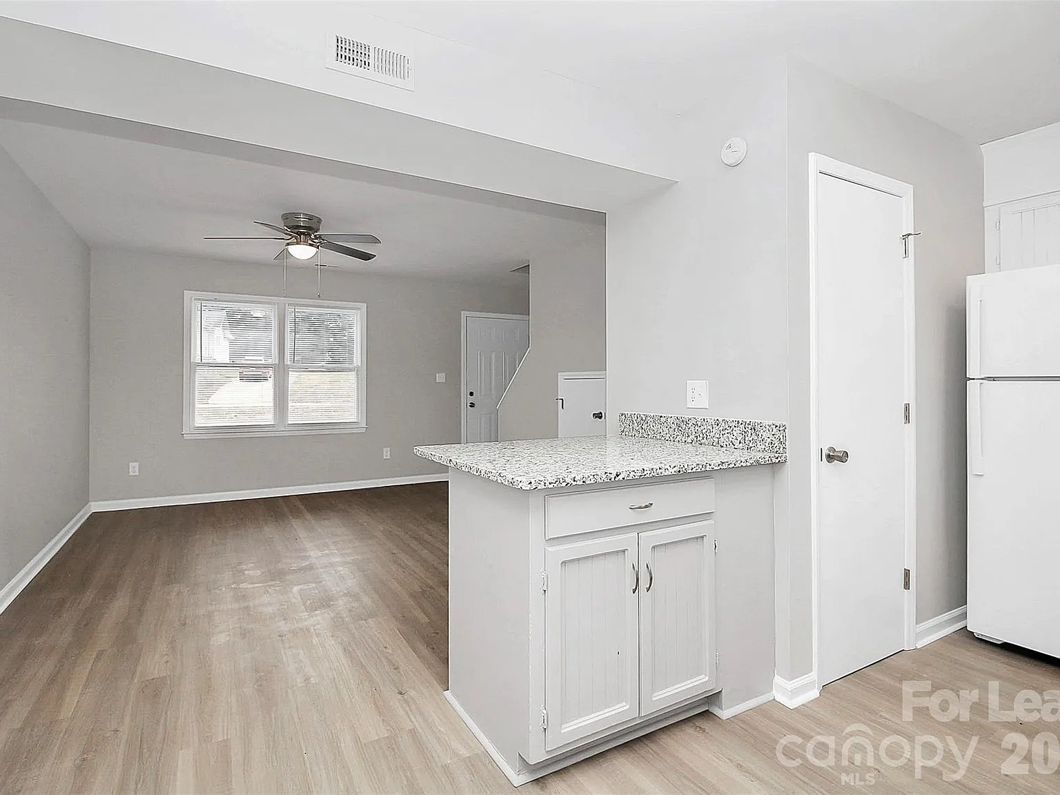 2 bed, 1.5 bath, 805 sqft, $1,099 — Photo 3