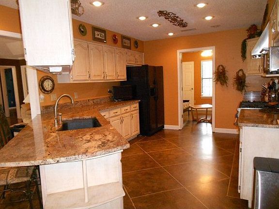 3rd image of 214 Blair Dr