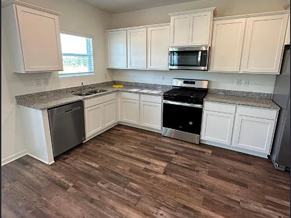 3rd image of 229 Chelsea Park Cir