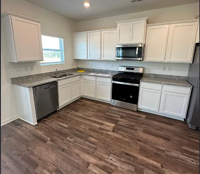 229 Chelsea Park Cir — Photo 3