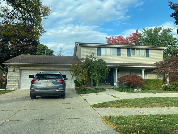 2nd image of 444 Saddle Ln