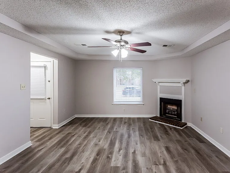 7163 Windsor Dr — Photo 5