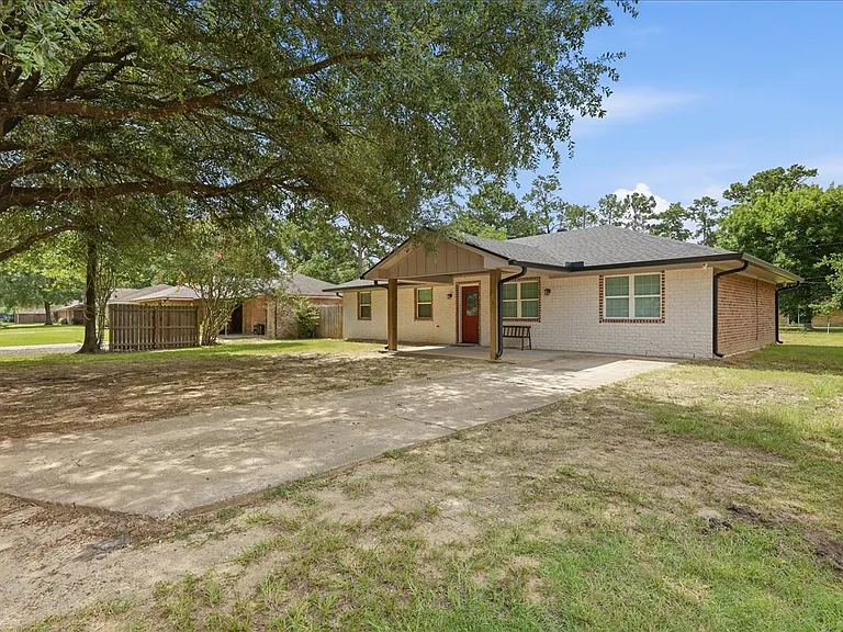 1040 Pine Cove St — Photo 1