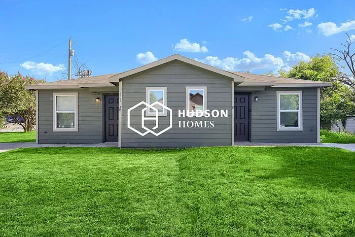 3 bed, 2.0 bath, 876 sqft, $975 — Photo 1
