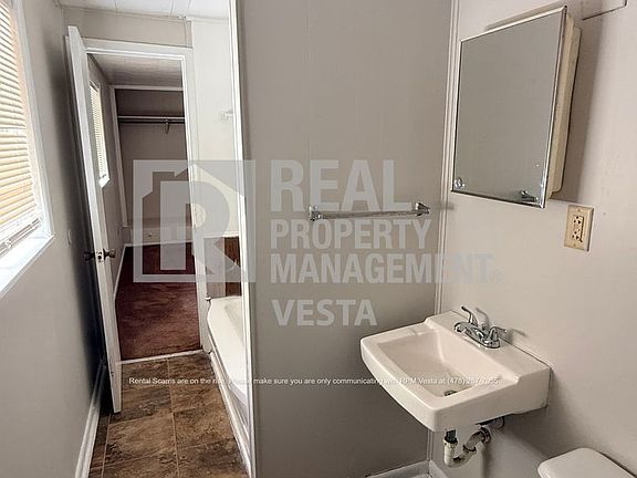 4th image of 614 Cedarwood Dr