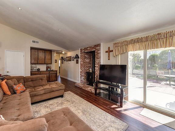 5th image of 1086 Windermere Ave