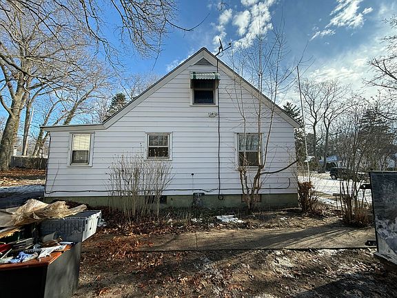 3rd image of 99 Vanderveen Ave