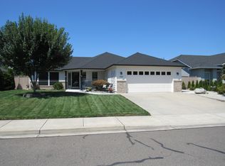 765 Mendolia Way, Central Pt, OR 97502