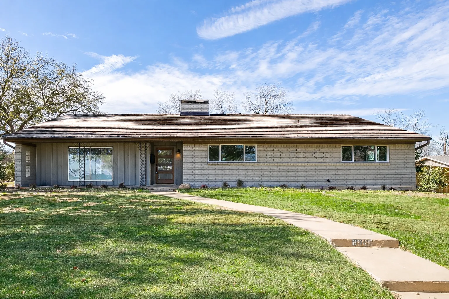 3 bed, 2343 sqft, $3,000 — Photo 3