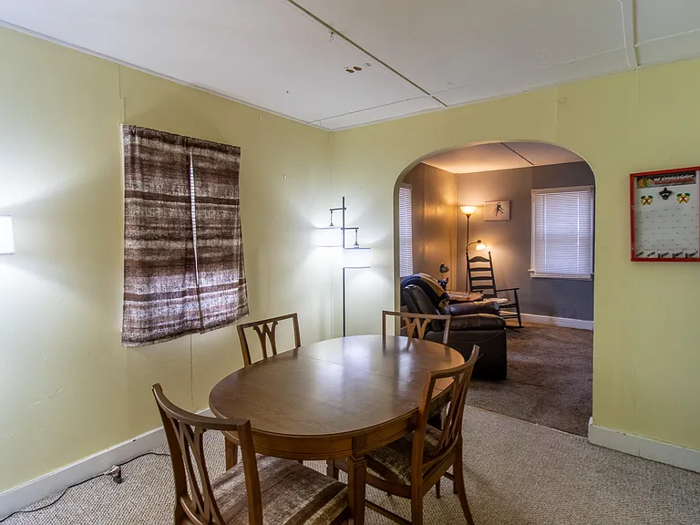 1022 Greenleaf St — Photo 9